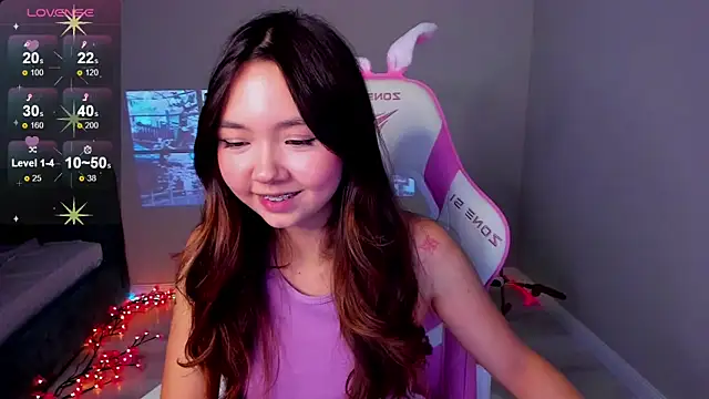 Fluffy Rose online show from November 3, 2025, 3:13 pm