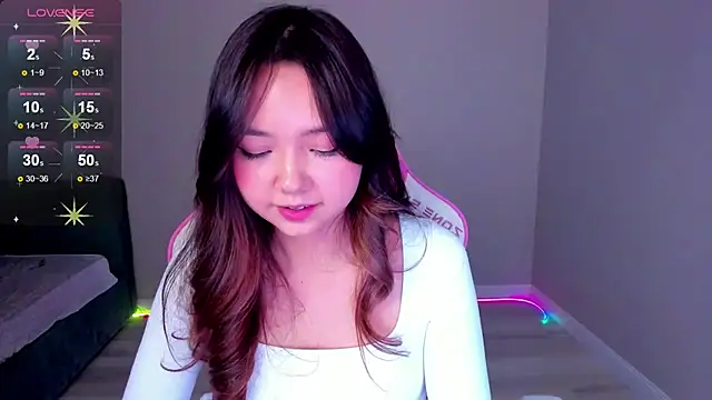 Fluffy Rose online show from November 8, 2025, 1:33 pm