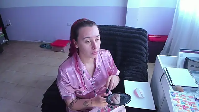 bonnie moon  online show from October 23, 2025, 5:01 pm