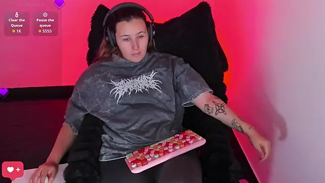 bonnie moon  online show from February 5, 2026, 7:29 pm