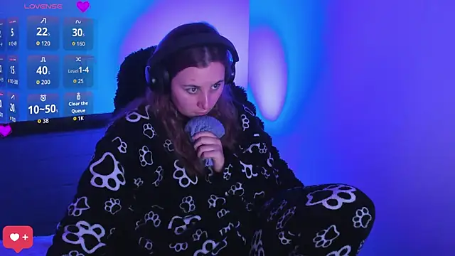 bonnie moon  online show from March 17, 2026, 7:28 pm