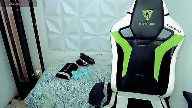 Snapshot of bby_santi chatting on December 11, 2024, 1:06 pm bby santi online show from December 11, 2024, 1:06 pm