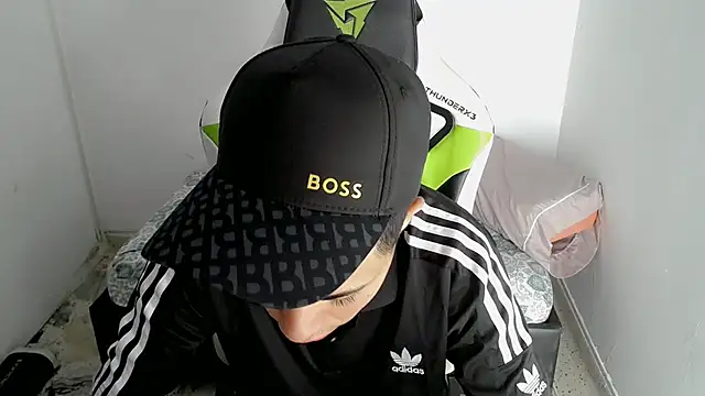 Snapshot of bby_santi chatting on March 20, 2025, 1:59 pm bby santi online show from March 20, 2025, 1:59 pm