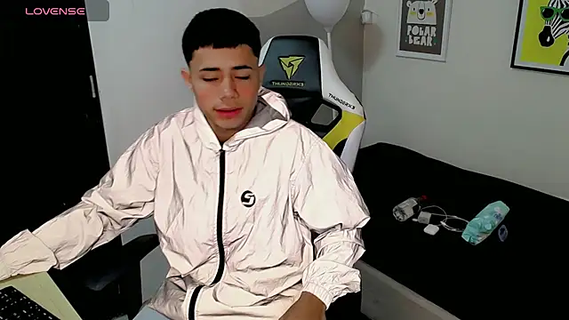 Snapshot of bby_santi chatting on September 20, 2025, 12:50 pm bby santi online show from September 20, 2025, 12:50 pm