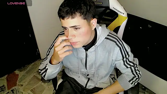 Snapshot of bby_santi chatting on October 5, 2025, 12:09 am bby santi online show from October 5, 2025, 12:09 am