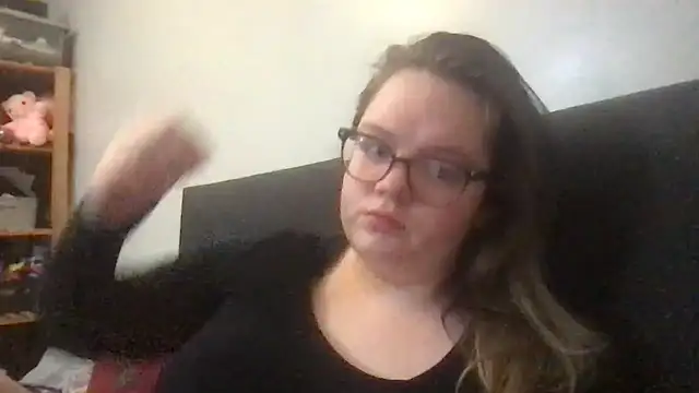 honeyyy24 online show from December 15, 2025, 9:19 pm