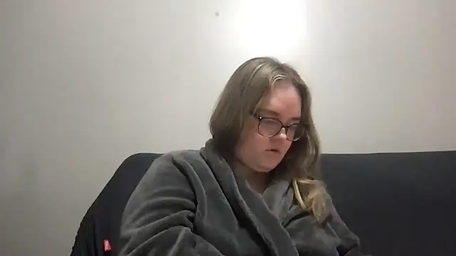 honeyyy24 online show from March 30, 2026, 9:43 am