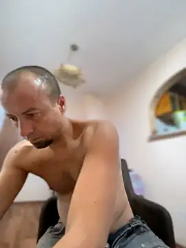 Snapshot of Nikolaiyy chatting on October 18, 2025, 2:25 am Nikolaiyy online show from October 18, 2025, 2:25 am