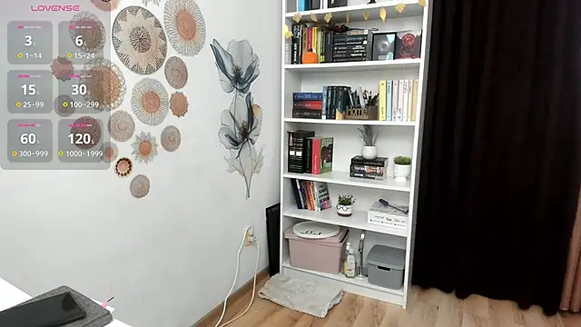 Snapshot of CrissNight chatting on September 12, 2025, 8:03 am CrissNight online show from September 12, 2025, 8:03 am