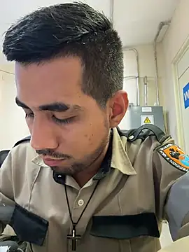 Snapshot of EnriquePersian197 chatting on March 19, 2025, 1:32 am EnriquePersian197 online show from March 19, 2025, 1:32 am