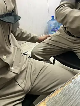 Snapshot of EnriquePersian197 chatting on March 22, 2025, 1:32 am EnriquePersian197 online show from March 22, 2025, 1:32 am