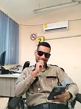 Snapshot of EnriquePersian197 chatting on September 18, 2025, 3:03 pm EnriquePersian197 online show from September 18, 2025, 3:03 pm