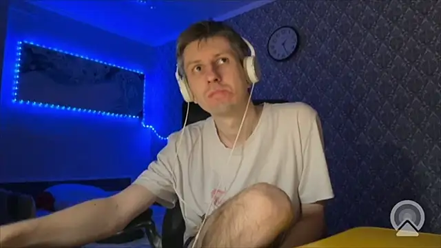 Aki-Laky online show from April 5, 2026, 8:28 pm