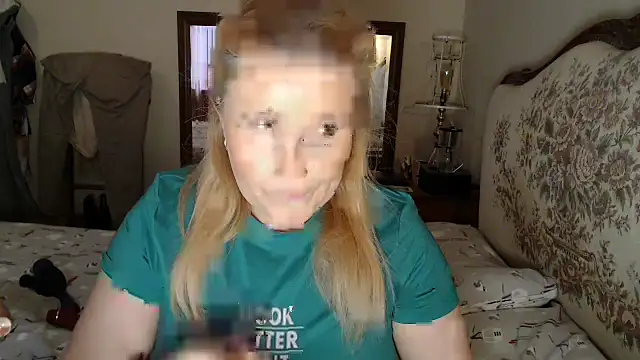 Snapshot of JosieAndYou chatting on February 1, 2026, 10:58 am JosieAndYou online show from February 1, 2026, 10:58 am