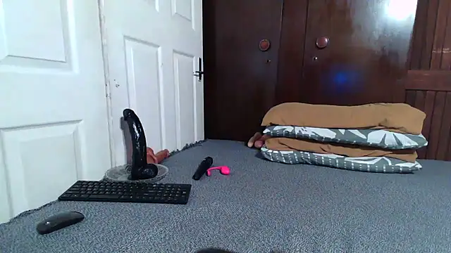 Smoochy  online show from December 17, 2025, 2:17 am