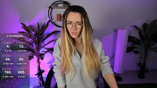 LadyIzabel online show from February 10, 2025, 4:41 am