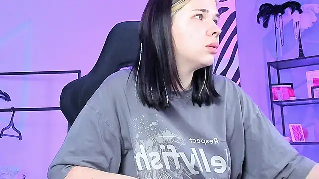 AliceSunday online show from November 6, 2025, 2:01 am