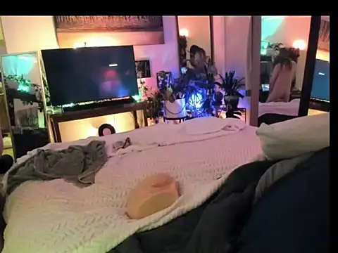 NinasNylonz online show from April 20, 2026, 9:56 am