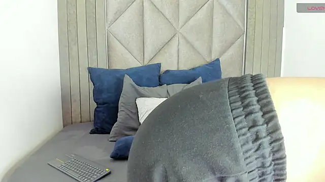 BriaConner  online show from February 24, 2025, 2:51 am