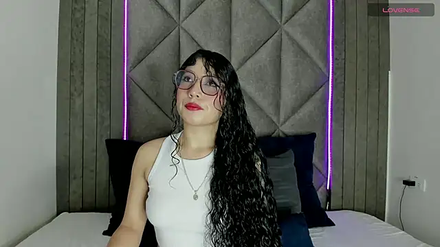 BriaConner  online show from March 1, 2025, 2:48 am