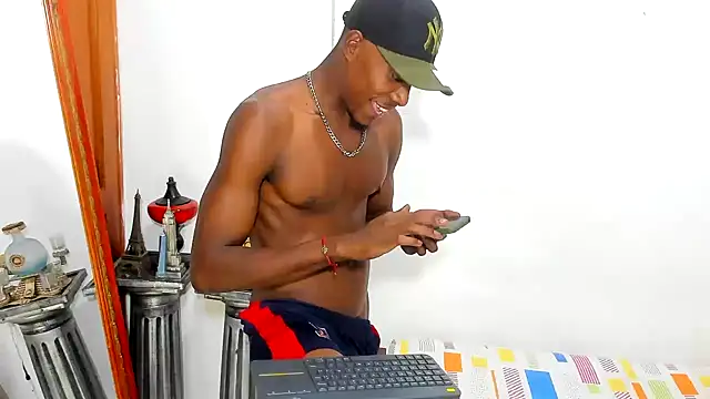 Snapshot of Darick_brown chatting on March 5, 2025, 11:27 pm Darick brown online show from March 5, 2025, 11:27 pm
