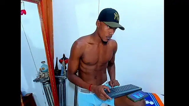 Snapshot of Darick_brown chatting on March 14, 2025, 5:24 pm Darick brown online show from March 14, 2025, 5:24 pm