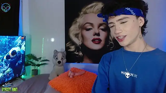 maxiy 001 online show from November 26, 2025, 7:42 am