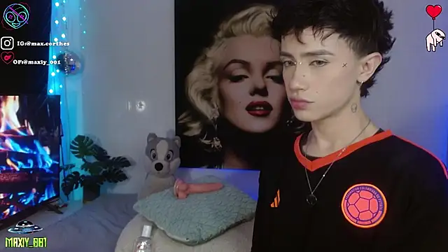 maxiy 001 online show from February 22, 2026, 11:47 pm