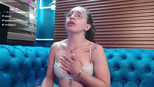  isaabellaa online show from February 17, 2025, 2:37 pm