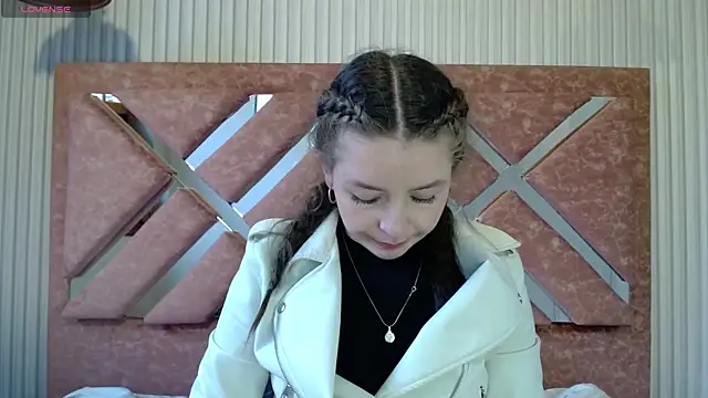  isaabellaa online show from April 9, 2026, 12:21 pm