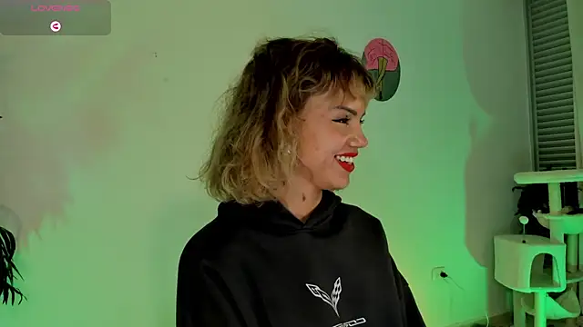 Snapshot of wendymoah chatting on February 24, 2025, 1:35 am wendymoah online show from February 24, 2025, 1:35 am