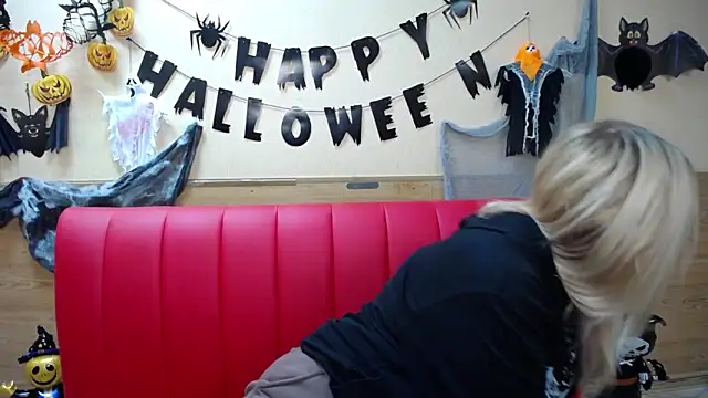 BeatriceFly online show from October 28, 2025, 1:03 pm