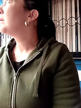 skayhot  online show from February 10, 2025, 1:01 pm