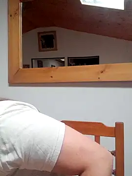 skayhot  online show from April 23, 2026, 1:24 pm