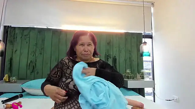 girl amada online show from April 16, 2026, 9:39 pm