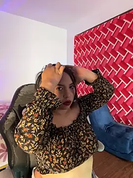 emiily15   online show from October 2, 2025, 7:21 pm