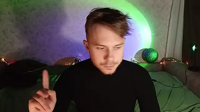 Snapshot of mike_peach chatting on December 28, 2024, 8:04 pm mike peach online show from December 28, 2024, 8:04 pm