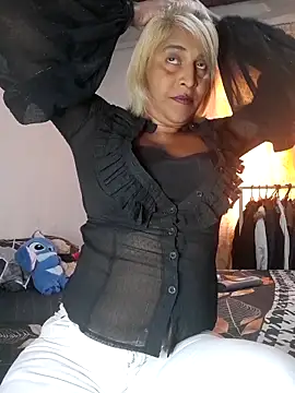 Goodgirlsue 77 online show from May 10, 2026, 12:32 pm