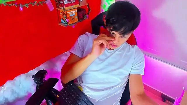 LilOwen  online show from September 20, 2025, 7:15 pm