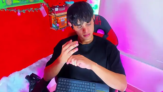 LilOwen  online show from September 21, 2025, 6:09 pm