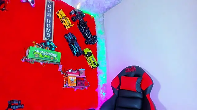 LilOwen  online show from October 21, 2025, 10:21 pm