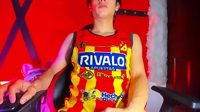 LilOwen  online show from April 6, 2026, 5:14 pm