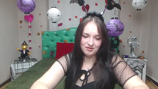 IsabelBlackberry online show from October 31, 2025, 6:14 am