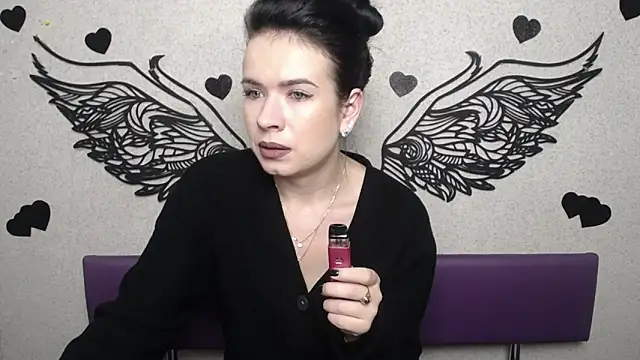 JasmineKouch online show from November 17, 2025, 7:14 am