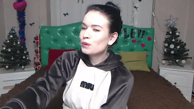 JasmineKouch online show from January 14, 2026, 6:46 pm