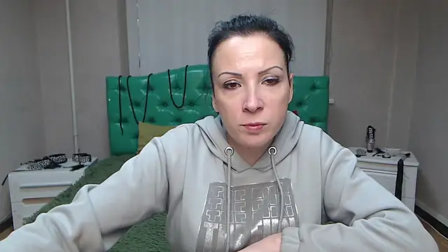 Snapshot of ElizabethSho chatting on February 9, 2025, 6:05 pm ElizabethSho online show from February 9, 2025, 6:05 pm