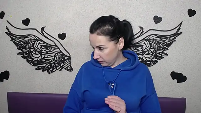 ElizabethSho online show from November 19, 2025, 6:08 pm