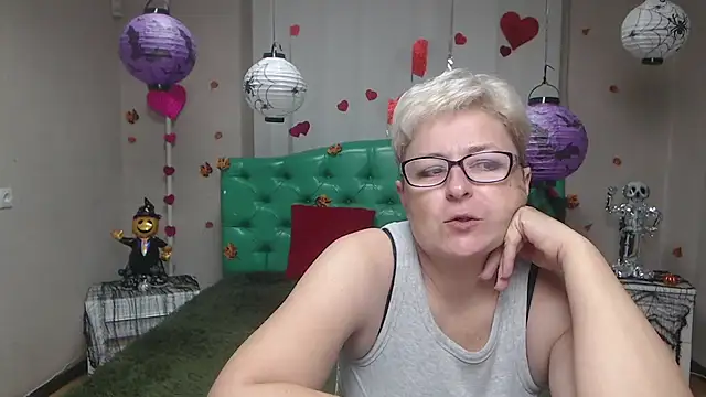 EmiliaGree online show from November 1, 2025, 6:21 pm