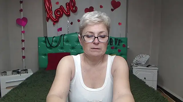 EmiliaGree online show from November 18, 2025, 6:12 pm