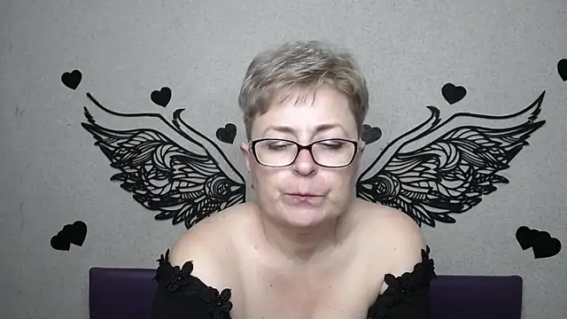 EmiliaGree online show from April 15, 2026, 7:58 pm
